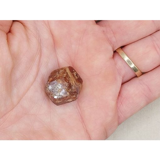 Glosszulár nyers rondodekaéder