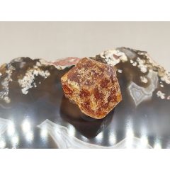 Glosszulár nyers rondodekaéder