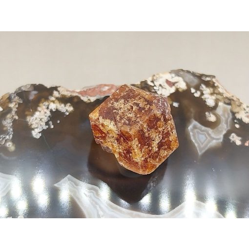 Glosszulár nyers rondodekaéder