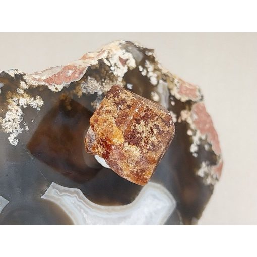 Glosszulár nyers rondodekaéder