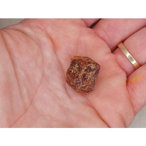 Glosszulár nyers rondodekaéder