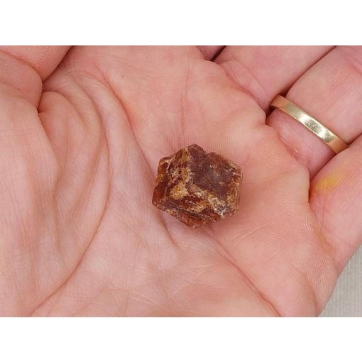 Glosszulár nyers rondodekaéder