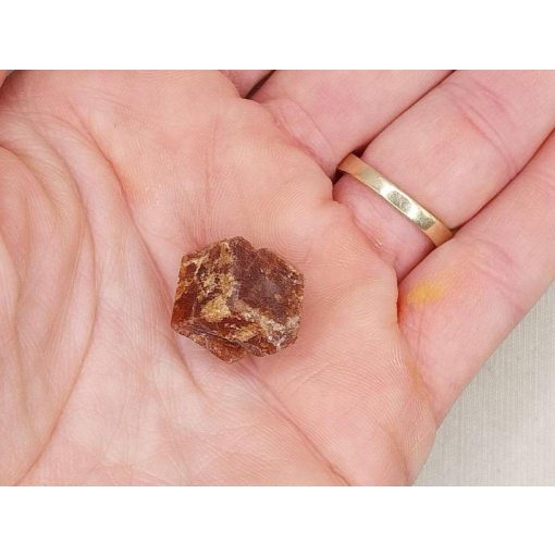 Glosszulár nyers rondodekaéder