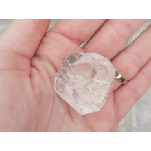 Hegyikristály nyers kő véletlenszerűen