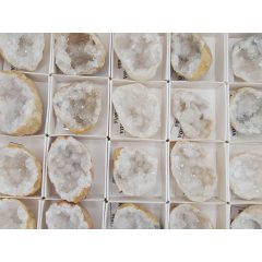 Hegyikristály kvarc geoda véletlenszerűen