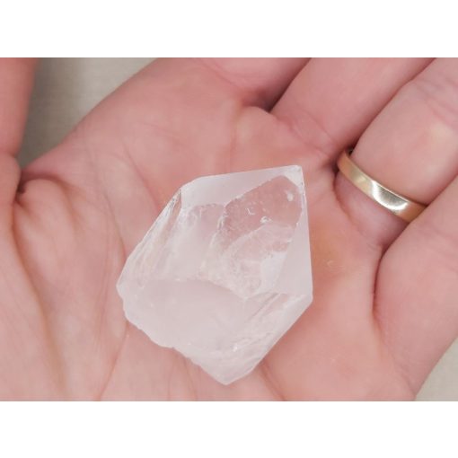 Hegyikristály nyers csúcs