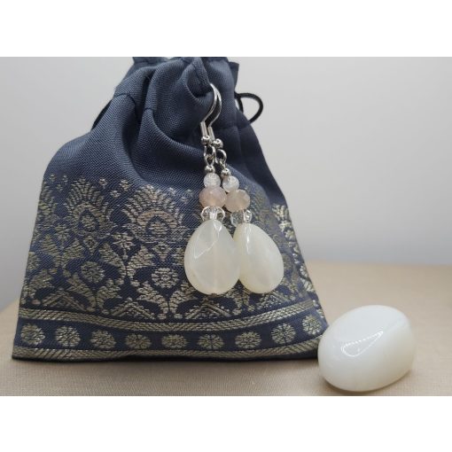 Holdkő formadíszített fülbevaló