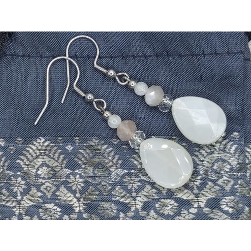 Holdkő formadíszített fülbevaló