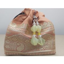 Jade formadíszített fülbevaló