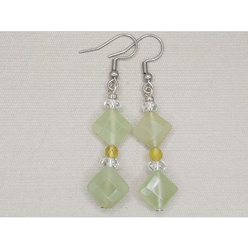 Jade formadíszített fülbevaló