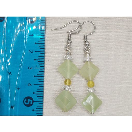 Jade formadíszített fülbevaló