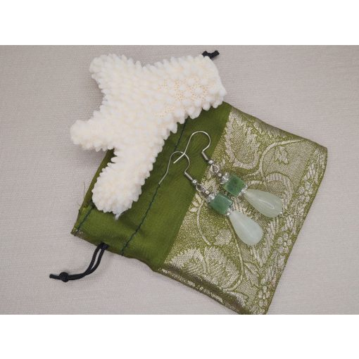 Jade formadíszített fülbevaló