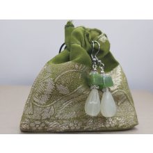 Jade formadíszített fülbevaló