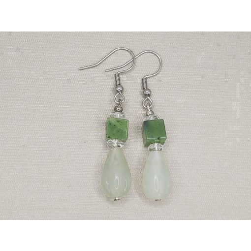 Jade formadíszített fülbevaló