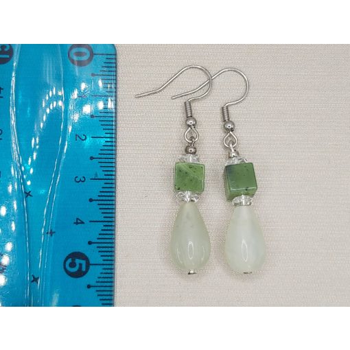 Jade formadíszített fülbevaló