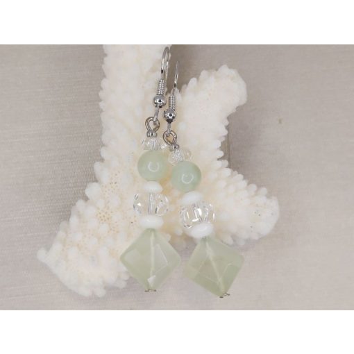 Jade formadíszített fülbevaló