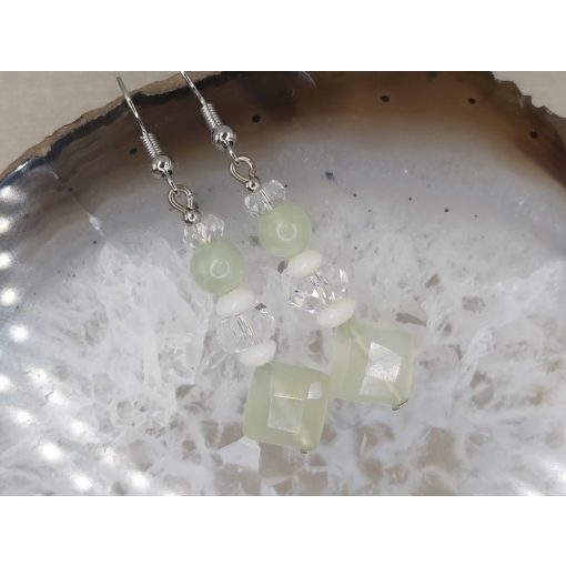 Jade formadíszített fülbevaló