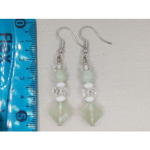 Jade formadíszített fülbevaló