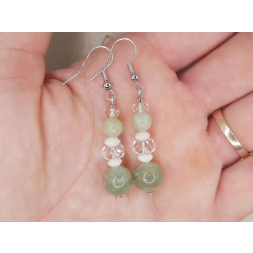 Jade formadíszített fülbevaló