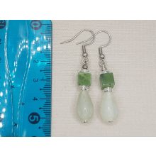 Jade formadíszített fülbevaló