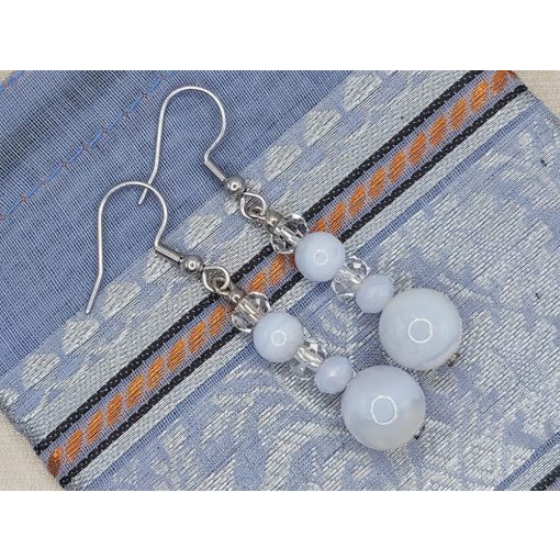 Kalcedon formadíszített fülbevaló