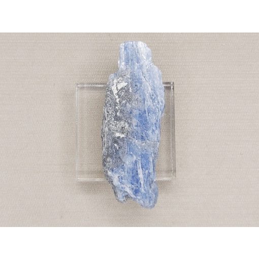 Kianit nyers kő kicsi