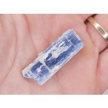 Kianit nyers kő kicsi