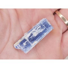 Kianit nyers kő kicsi