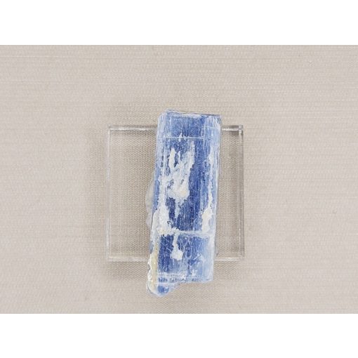 Kianit nyers kő kicsi