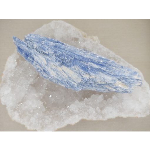 Kianit nyers kő közepes