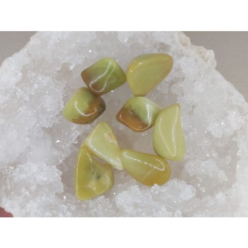 Kiwiopál marokkő pici véletlenszerűen