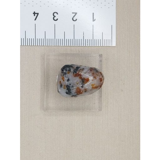 Klinohummit marokkő