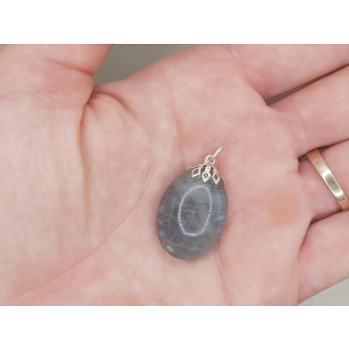 Labradorit medál kaboson 