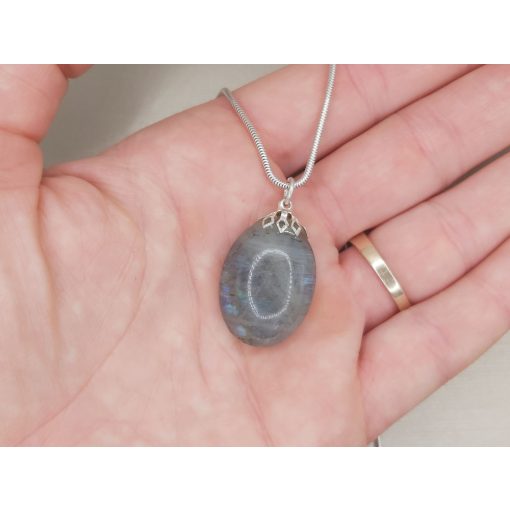 Labradorit medál kaboson 