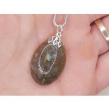 Labradorit medál kaboson 