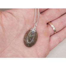 Labradorit medál kaboson 
