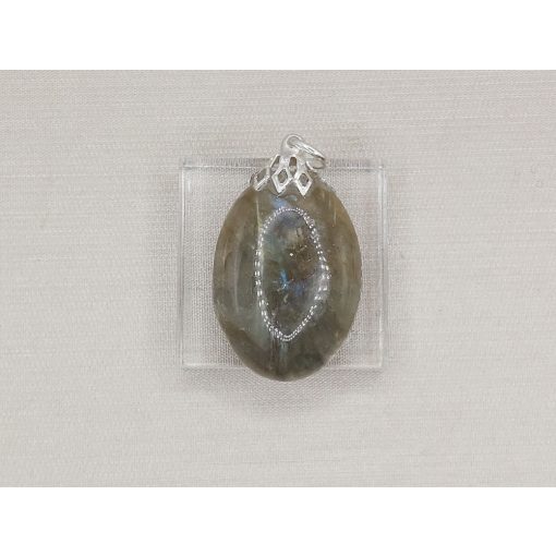 Labradorit medál kaboson 