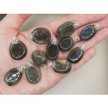 Labradorit medál lapos véletlenszerűen