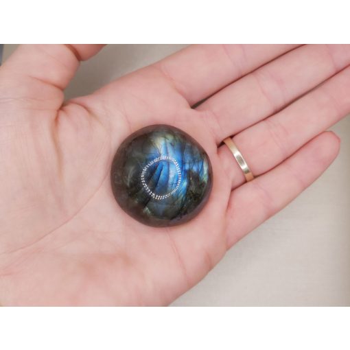 Labradorit marokkő nagy  fél gömb