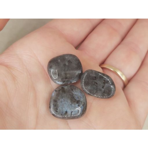 Larvikit marokkő pici véletlenszerűen