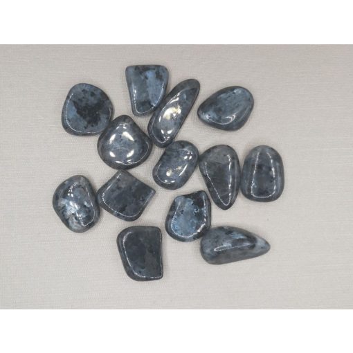 Larvikit marokkő pici véletlenszerűen