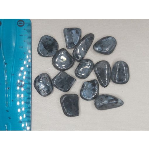 Larvikit marokkő pici véletlenszerűen