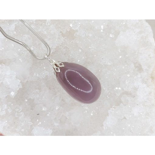 Lila kalcedon medál kaboson