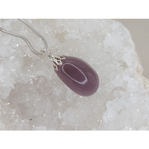 Lila kalcedon medál kaboson