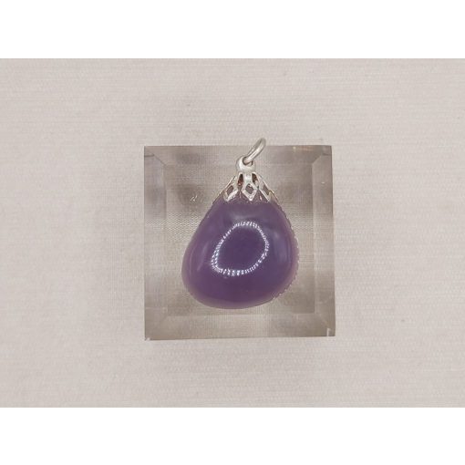 Lila kalcedon medál kaboson