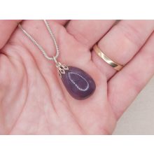 Lila kalcedon medál kaboson