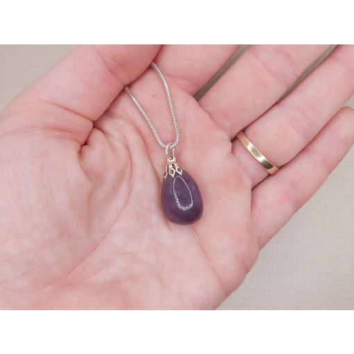 Lila kalcedon medál kaboson