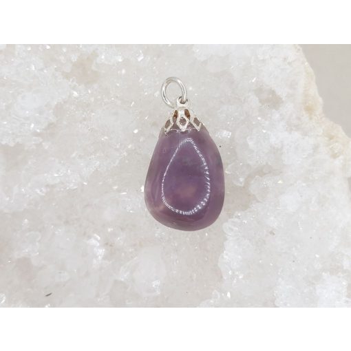 Lila kalcedon medál kaboson