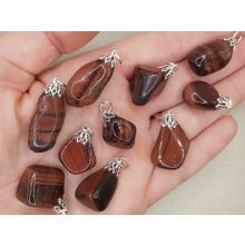 Macskaszem medál véletlenszerűen