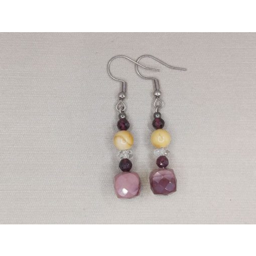 Mokkait formadíszített füli